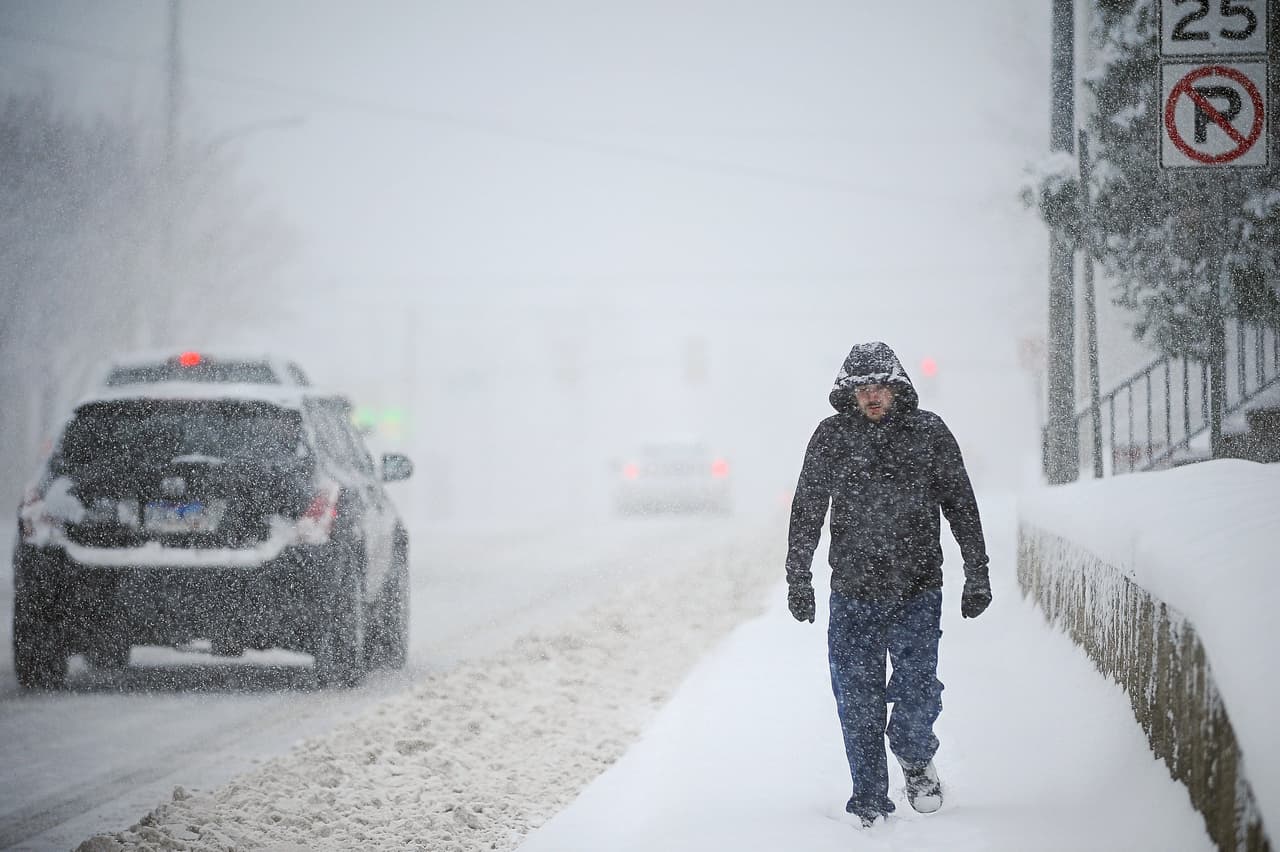 Chicago en alerta por tormenta invernal que podría dejar hasta 10 pulgadas de nieve