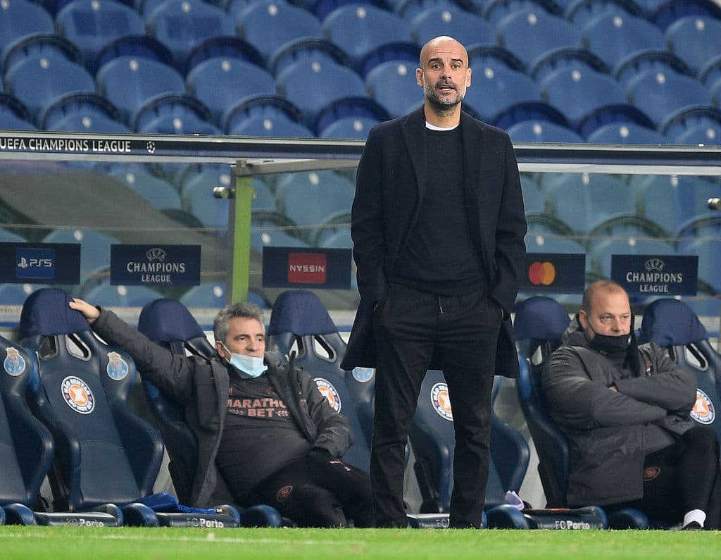 Sin goles se va el partido entre el Manchester City y el Porto. El equipo portugués consigue su calificación como segundo del grupo a octavos de la UEFA Champions League. El mexicano Jesús 'Tecatito' Corona fue tituar durante el encuentro.