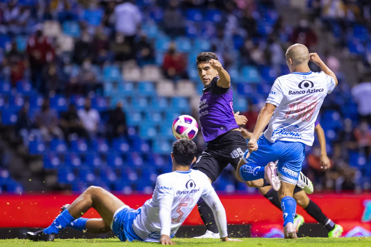 De la mano de Christian Tabó y Dieter Villalpando, Puebla consigue tres importantes puntos frente a Mazatlán tras vencer 2-0.
