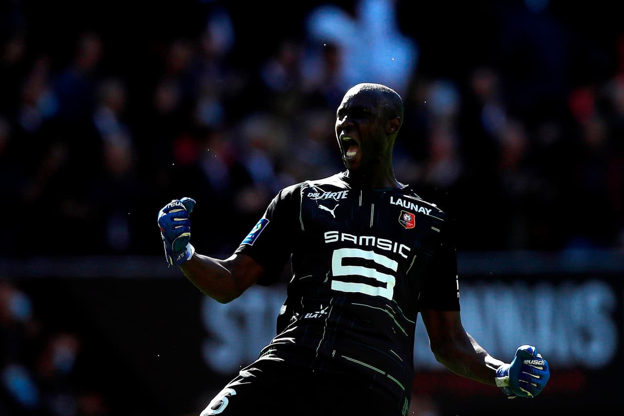 Paris Saint-Germain no pudo ante el Stade Rennais 2-0 como visita, durante la Jornada 9 en la Ligue 1. Los parisinos contaron con toda su artillería pesada pero no vieron la luz ante las anotaciones de Gaetan Laborde (45') y Flavien Tait (46). Así, el equipo local se lleva un triunfo épico y el PSG rompe su racha ganadora.