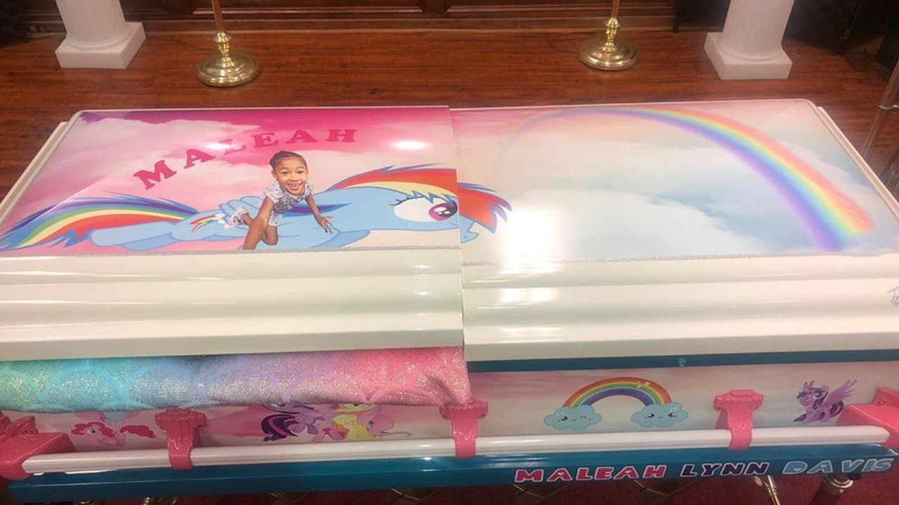 Un ataúd de “My Little pony”, la última morada de la pequeña Maleah Davis