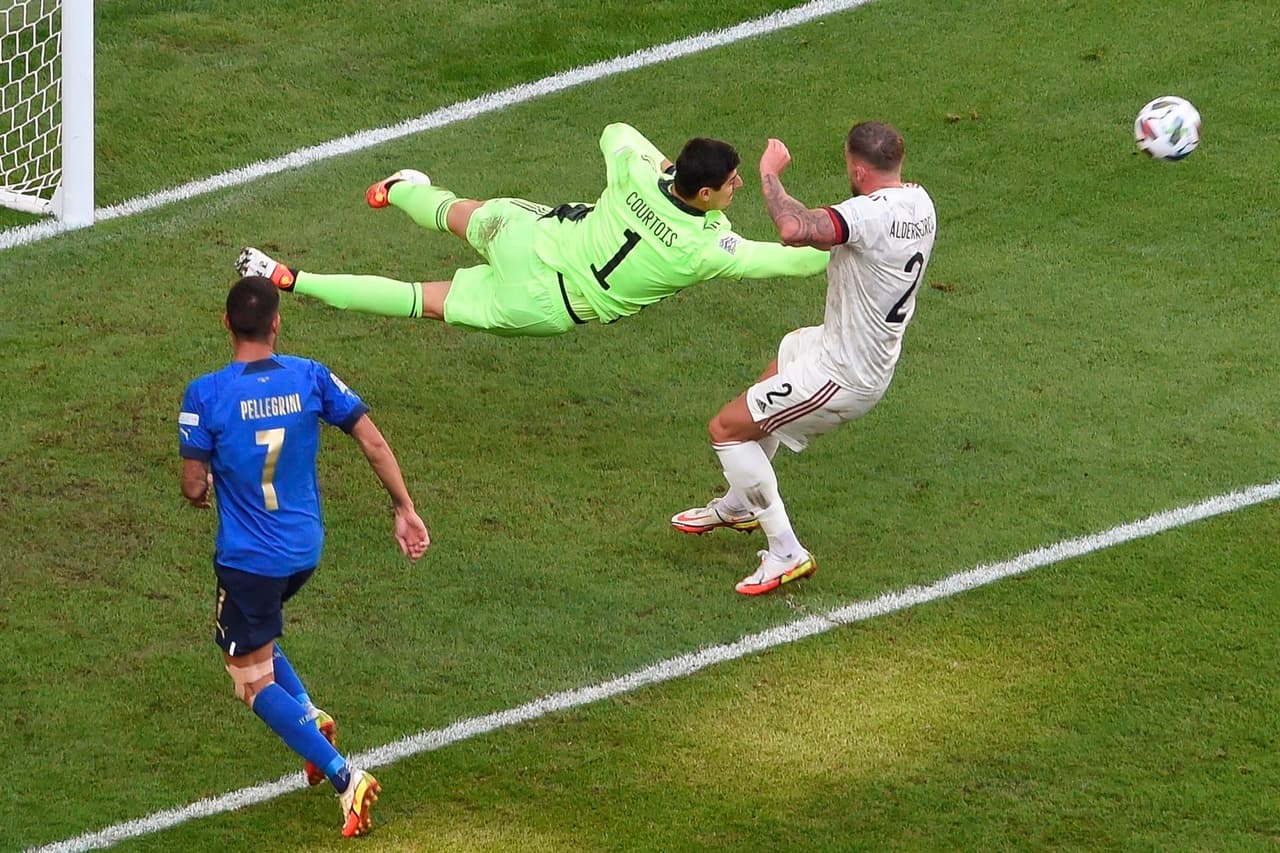 Italia se queda con el tercer lugar de la UEFA Nations League tras vencer 2-1 a Bélgica. Con anotacion de Barella y un penalti cobrado de Berardi, la 'Azzurra' se lleva la victoria. El único tanto por parte de los 'red devils' fue de Charles De Ketelaere ya al final del encuentro.