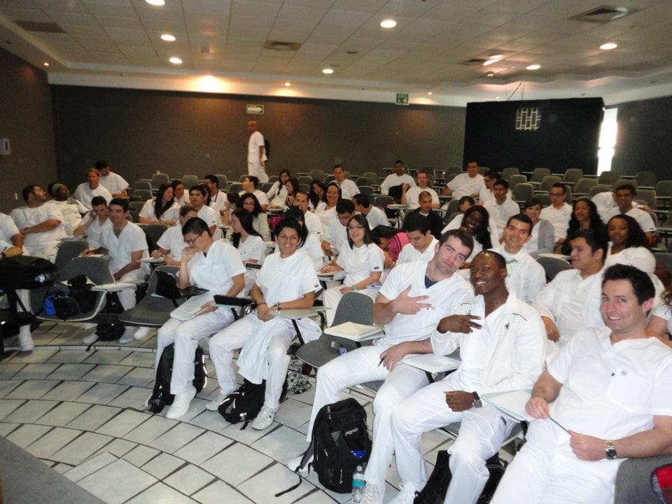 La oficina del médico forense dice que el cuerpo de Monye se encontró en el Lago cerca de 5491 South Lake Shore Drive el domingo alrededor de las 1 p.m.