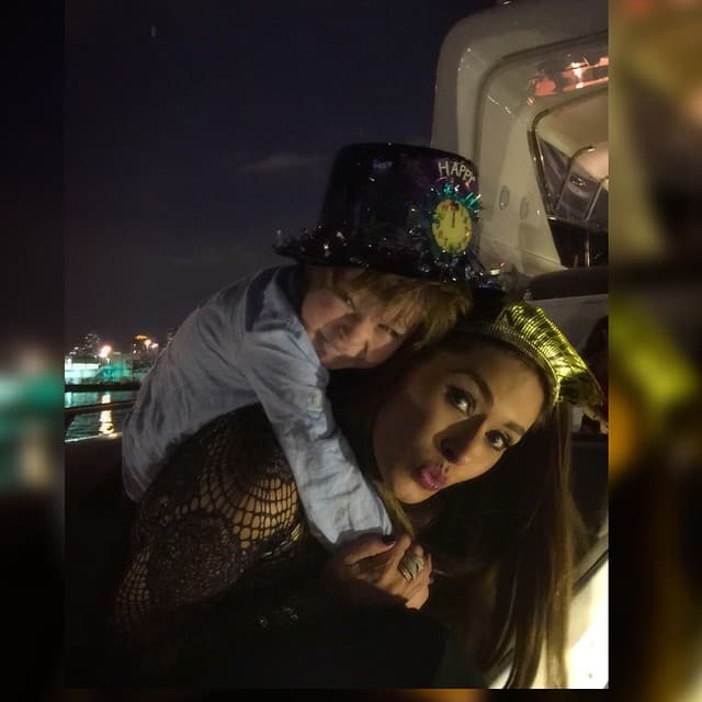 Gali no se cansa de jugar con el niño que parece ser el amor de su vida.