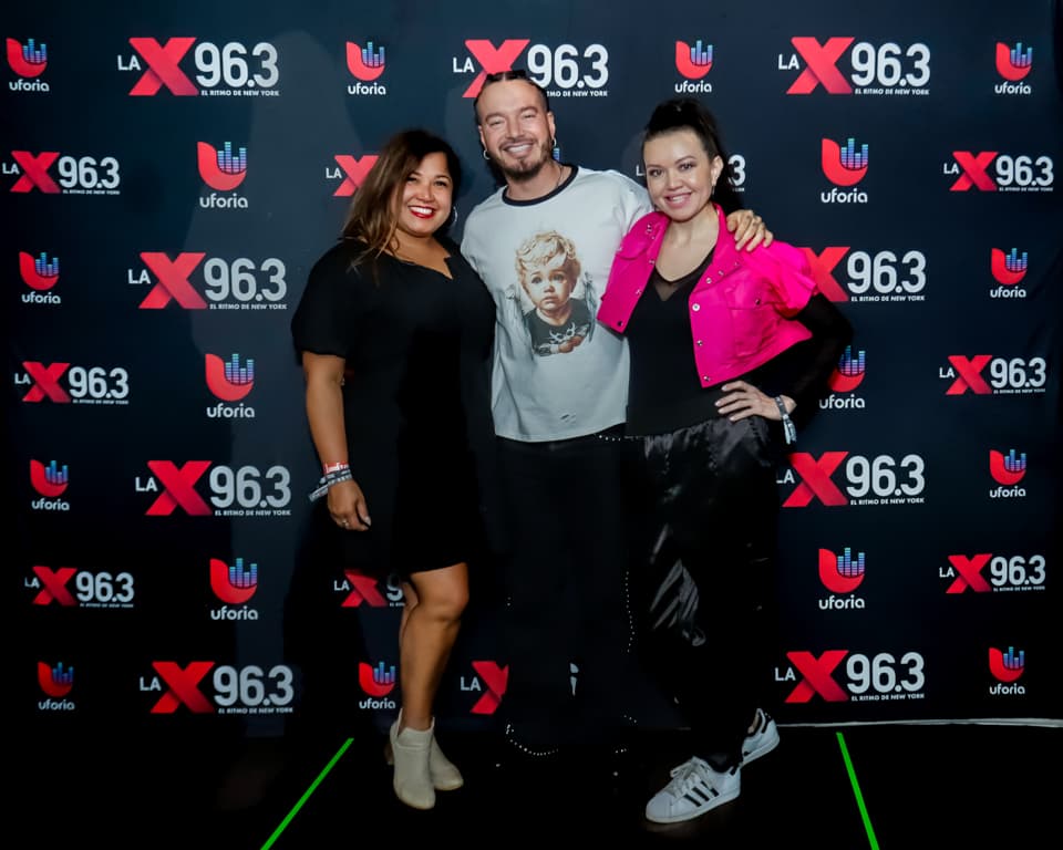 Cientos de radioescuchas de La X96.3 FM en Nueva York, disfrutaron de un concierto privado con J Balvin.