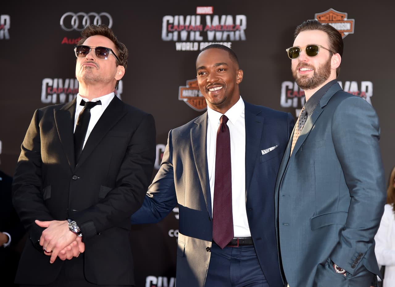 Robert Downey Jr, Anthony Mackie (Falcon) y Chris Evans.