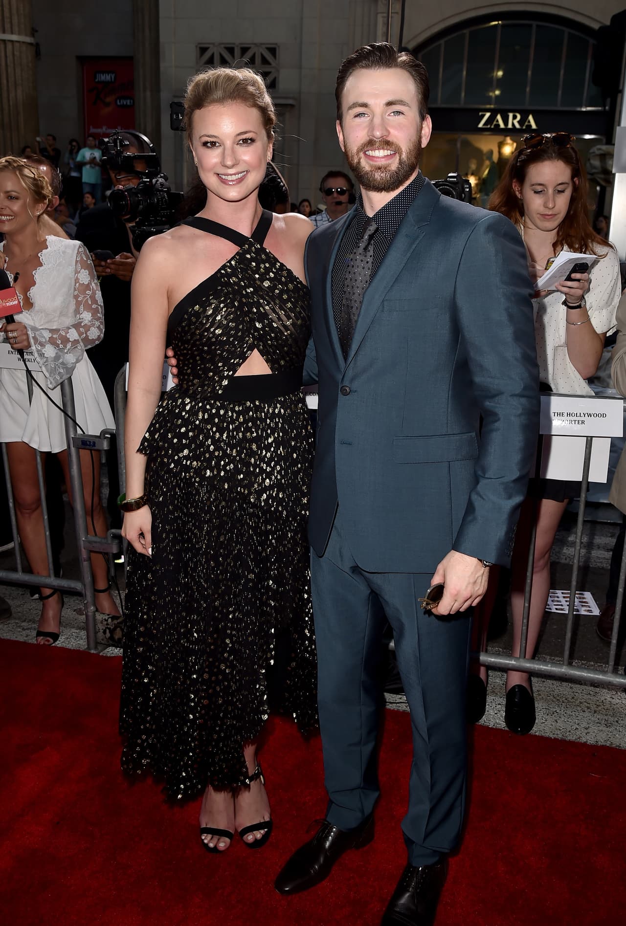 Emily Van Camp y Chris Evans.