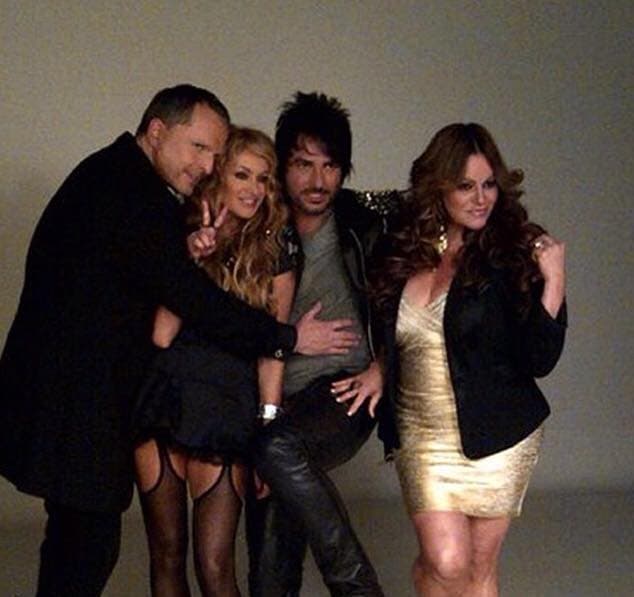 Semanas antes del encuentro con medios de comunicación, hicieron las fotografías oficiales para el programa. Los otros dos coaches fueron Miguel Bosé y Paulina Rubio.