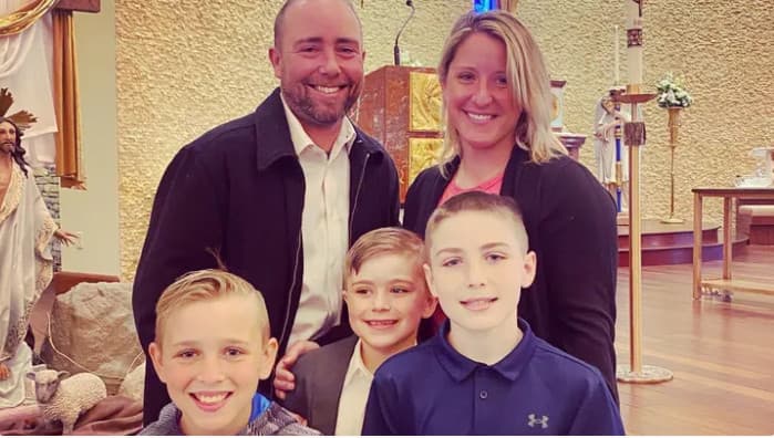 Un hombre y dos de sus hijos mueren al incendiarse su vivienda: todo apunta al árbol de Navidad