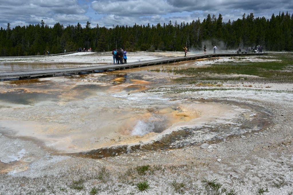 Nostradamus también habla de una ciudad nueva que sería cubierta por una lluvia de fuego. Algunos expertos dicen que se podría estar refiriendo al volcán de Yellowstone, en caso de hacer una erupción que podría cubrir a gran parte de Norteamérica.