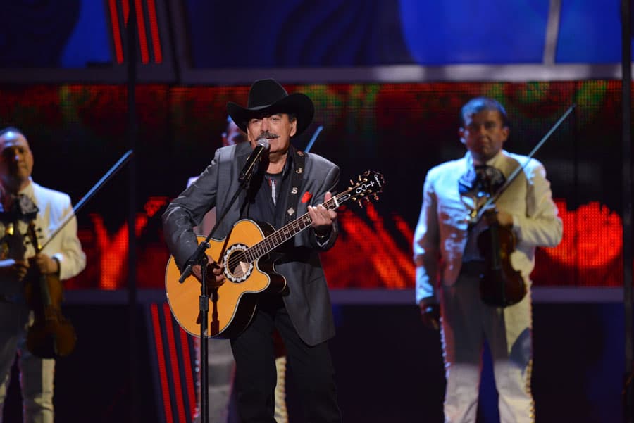 El público no paraba de ovacionar al cantante, quien a lo largo de su vida escribió más de mil canciones.