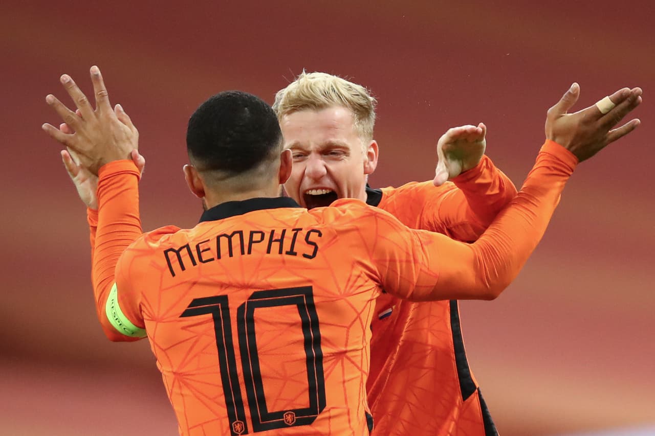 Holanda y España empatan 1-1 en partido amistoso internacional en la Amsterdam Arena. Sergio Canales abrió el marcador al minuto 18 a favor de los españoles, sin embargo, en la segunda parte, Van de Beek iguala el marcador al minuto 48 a favor de la 'Naranja Mecánica'. Sergio Ramos iguala en partidos jugados con su país a Gianluigi Buffon.
