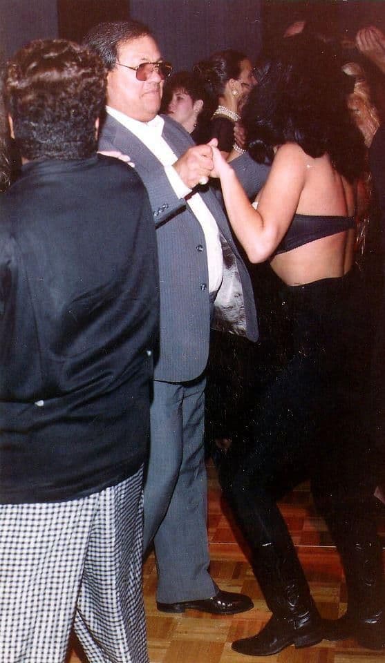 ¿La otra? Bailar cumbia con ella.