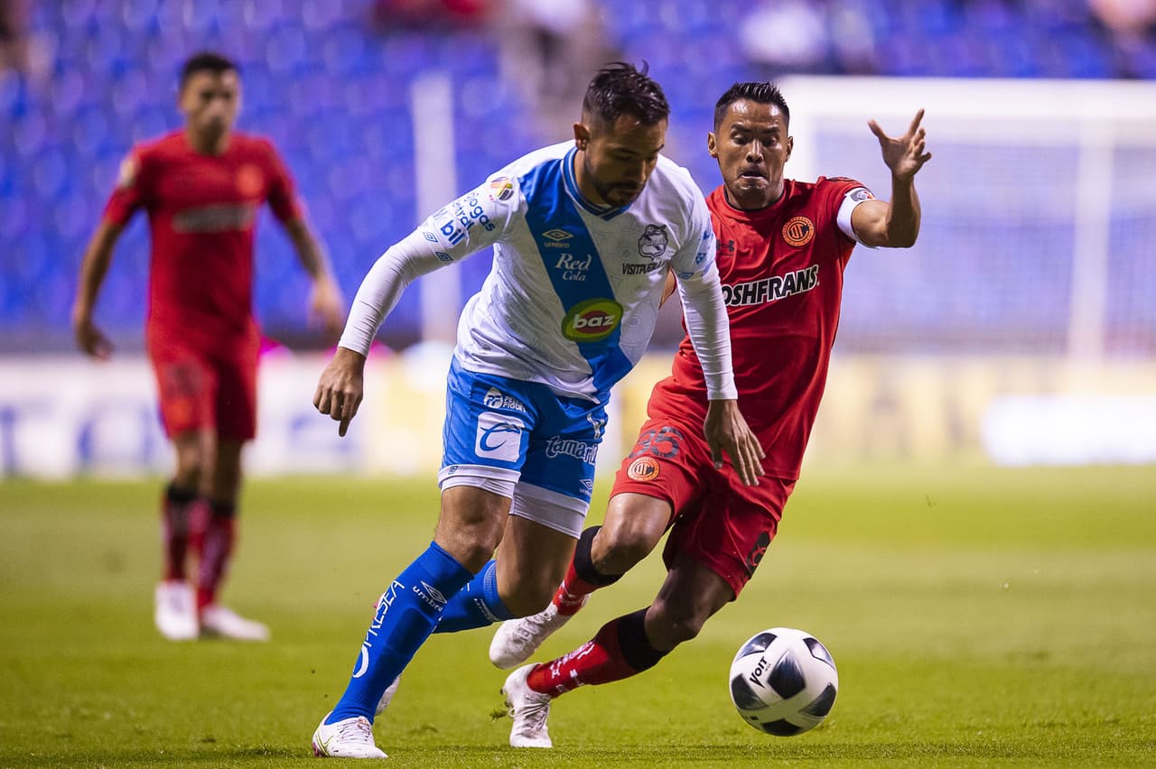 Desde los once pasos, Christian Tabó no perdona y anota el único tanto del encuentro dándole la victoria a Puebla 1-0 sobre Toluca.