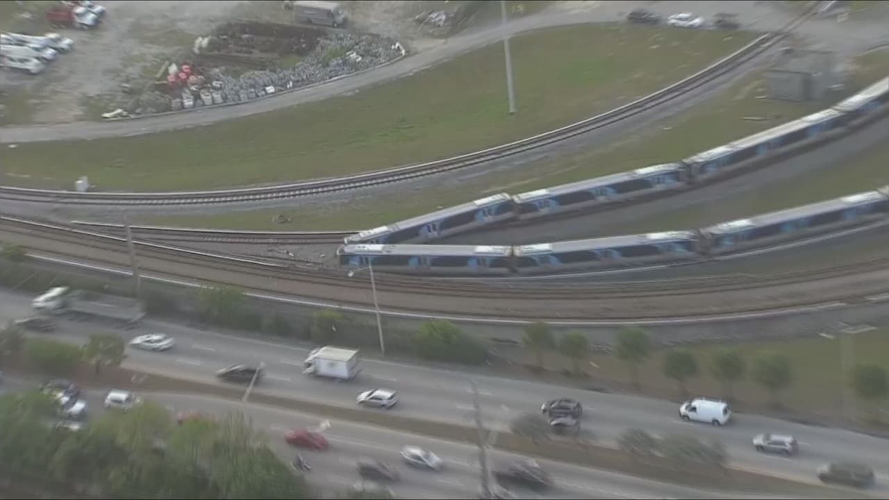 Imágenes muestran aparente choque entre dos trenes del Metrorail cerca del aeropuerto de Miami
