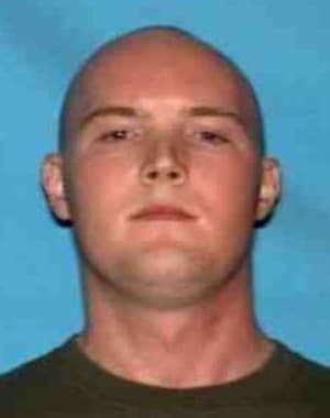 <b>Stephen Joseph Vess es un fugitivo </b>condado de Rockwall, Texas, incluyendo la ciudad de Mabank.
<br>
<br>Por su arresto hay $3,000 de recompensa.
<br>
<br>En agosto de 2014, Vess fue detenido en el condado de Rockwall por
<b>agresión sexual a un menor </b>y posteriormente quedó en libertad bajo fianza.
<br>
<br>Ese mismo año no compareció ante el tribunal y el 13 de noviembre de 2014,
<b>en el condado de Rockwall,</b> se emitieron
<b>órdenes de detención en su contra </b>por
<b>agresión sexual a un menor y posesión de pornografía infantil.</b>