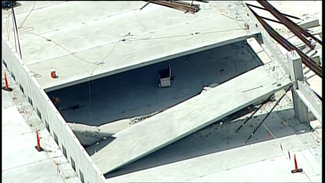 Al menos una persona resultó herida luego de que parte del nuevo estacionamiento del West campus del MDC colapsara.