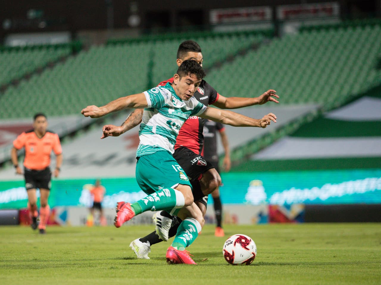 Los Santos no aprovechan la localía frente al Atlas, y con muy pocas llegadas, los Guerreros y los Zorros se dividen los puntos.