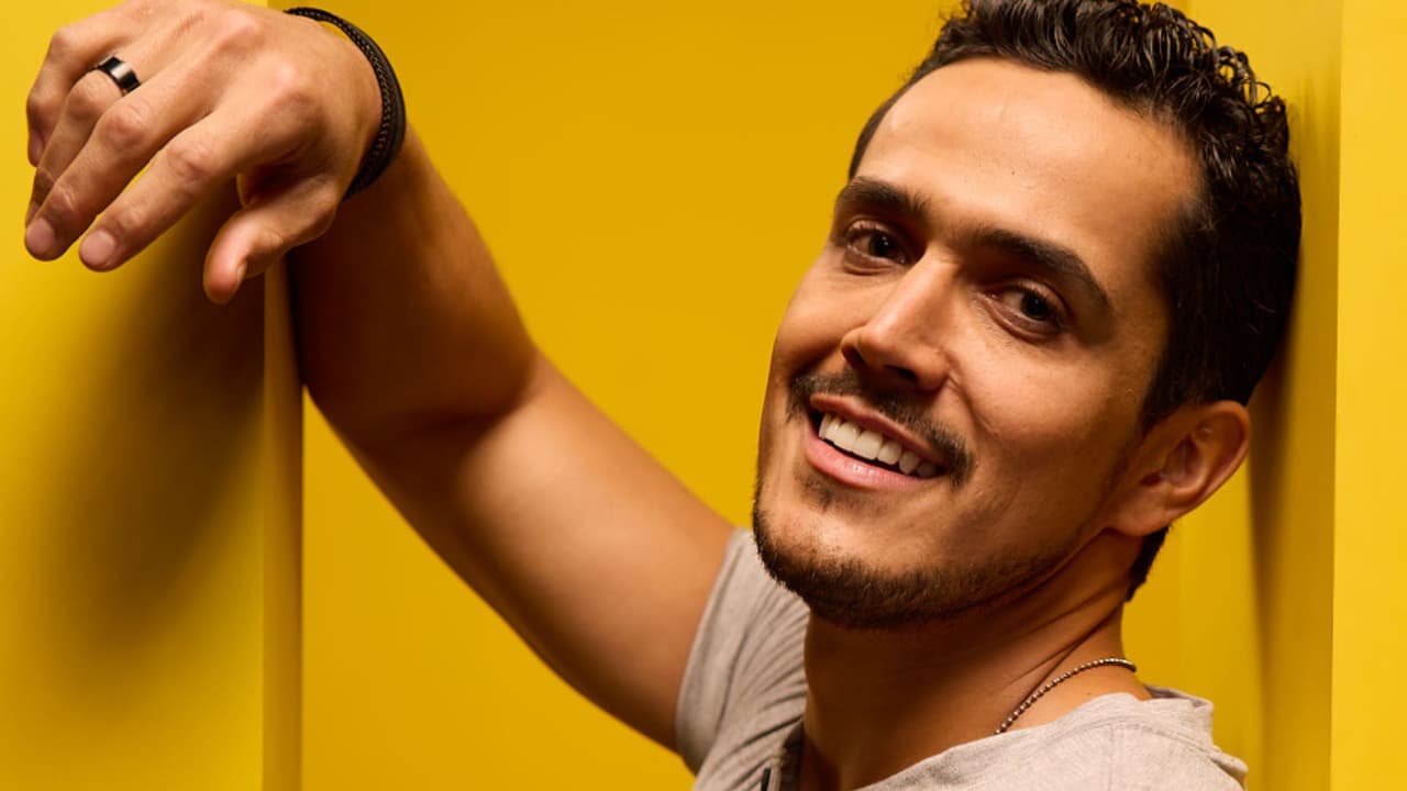 Mario Morán como Felipe Bravo