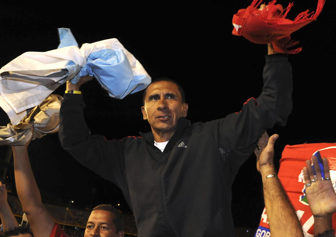 En un partido clásico entre América de Cali y Deportivo Cali en Colombia, el uruguayo Daniel Carreño, técnico de Cali, y Diego Umaña, del América, se fueron a golpes en un partido en 2008, jornada en la que hubo graves disturbios por el tema.