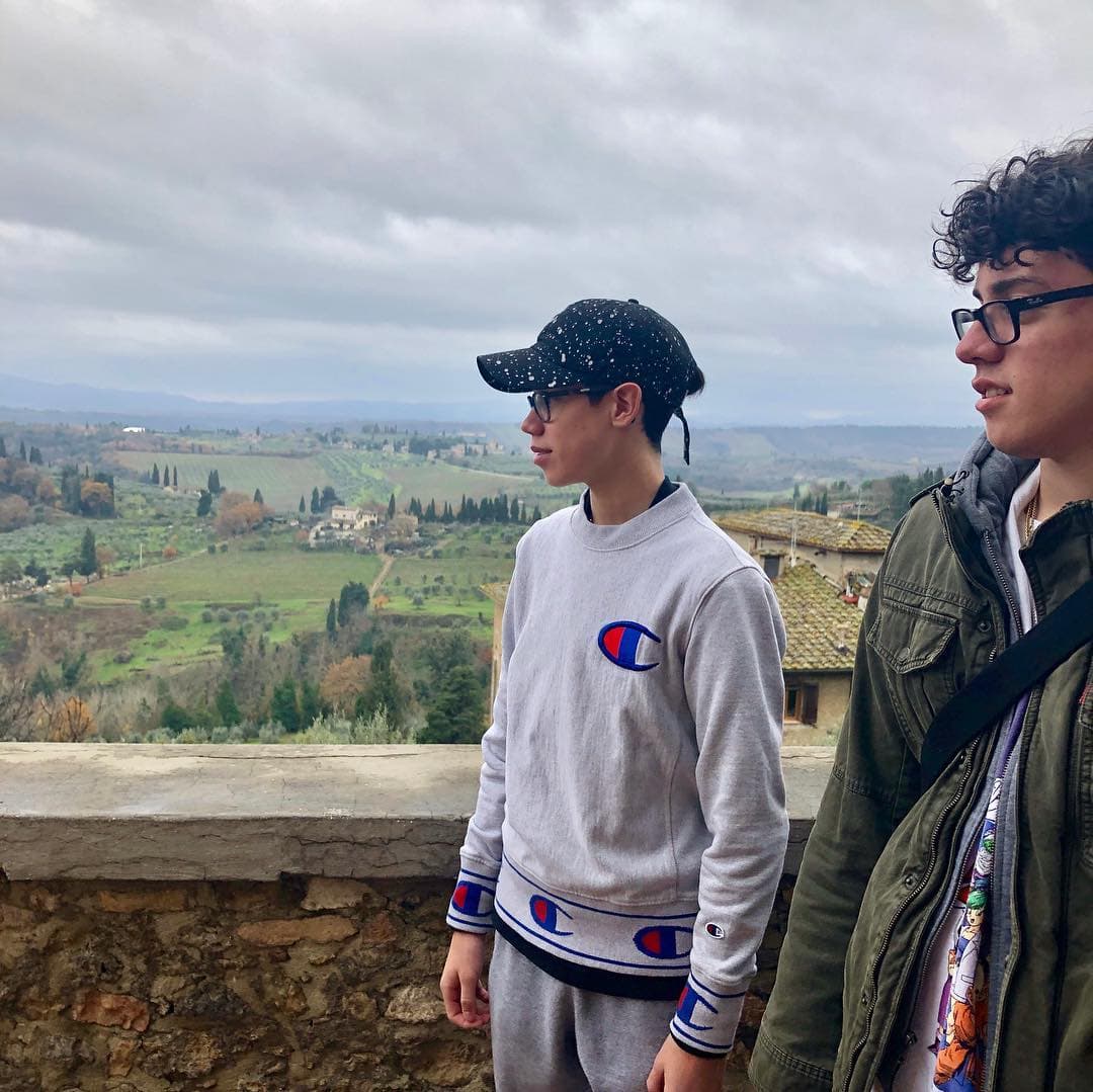 Sus hijos
<b><a href="https://www.univision.com/shows/mira-quien-baila/mira-como-han-crecido-los-esquivos-hijos-de-dayanara-torres-y-marc-anthony-fotos">Cristian, de 17 años; y Ryan, de 15; </a></b>son los protagonistas de la mayoría de las fotos de su mamá.