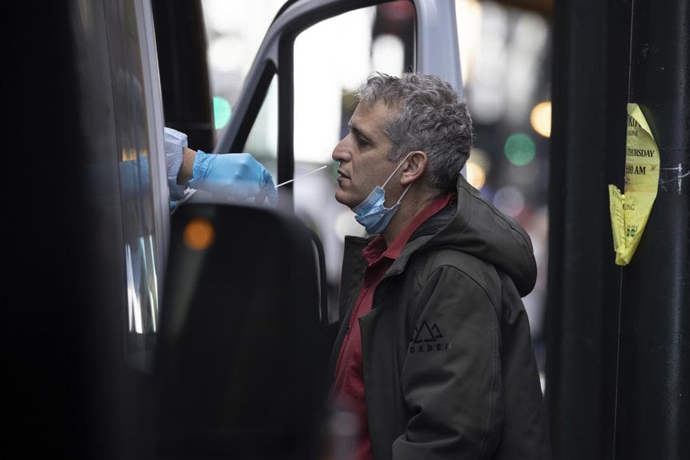 Ya hay 10 casos de ómicron en el área tri-estatal; hospitales abrumados por casos de delta