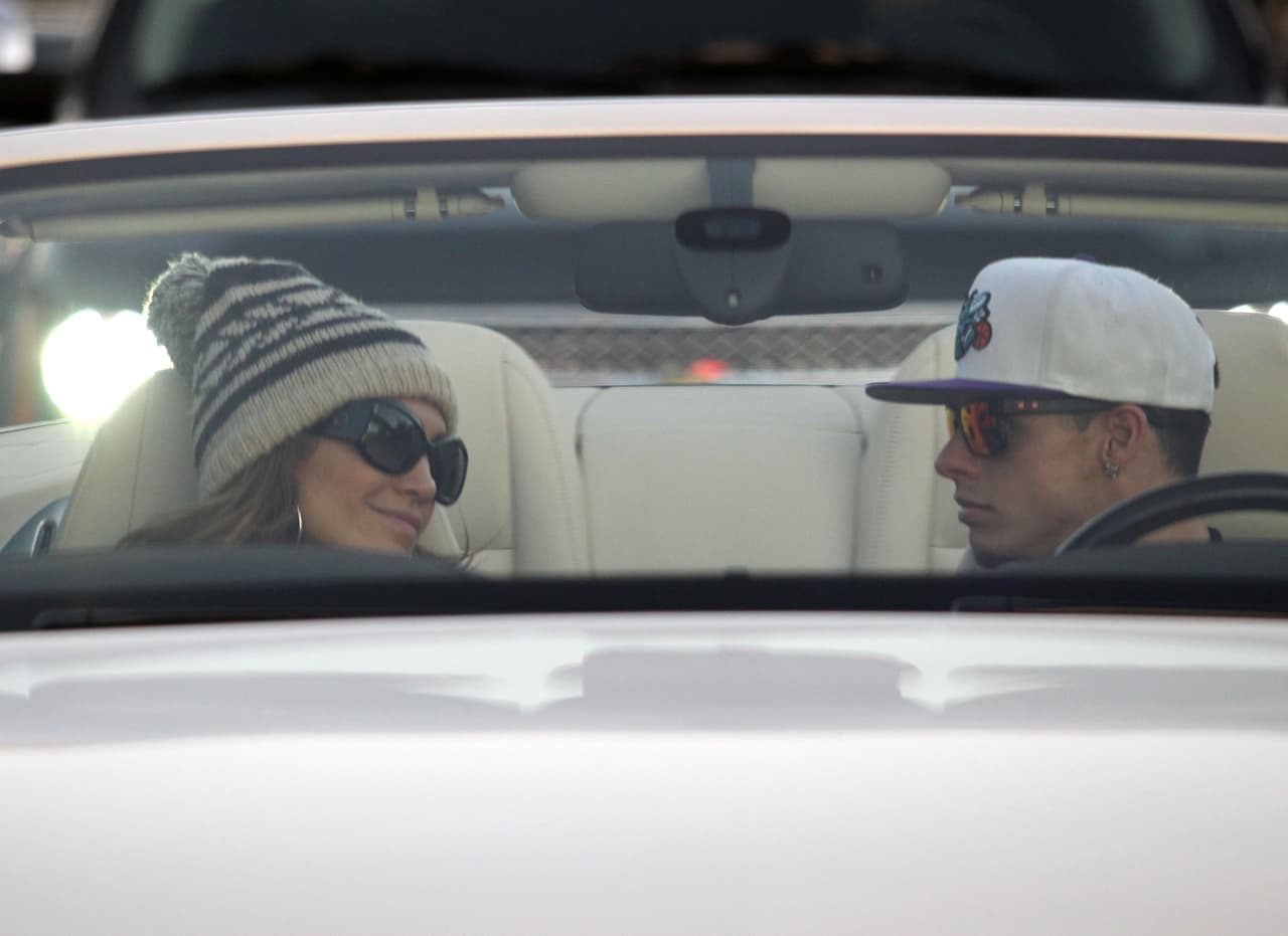 Y para recordar la hermosa época en que se conocieron y enamoraron, tenemos las fotos de sus primeros coqueteos, arrumacos y besitos.