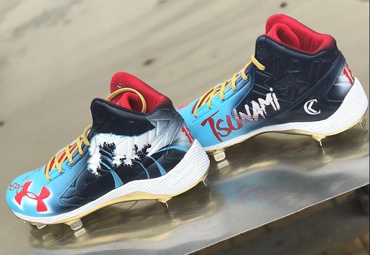 Otro par de spikes personalizado, como estas del lanzador dominicano de los St. Louis Cardinals, Carlos Martínez.