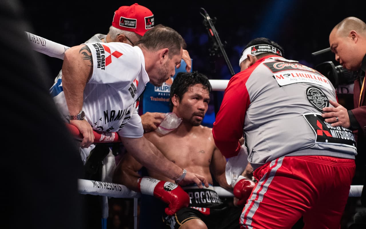 Manny Pacquiao se llevó la decisión unánime de los jueces con puntaje de 17-111, 116-112 x2. De esta forma retuvo su título mundial wélter de la AMB.