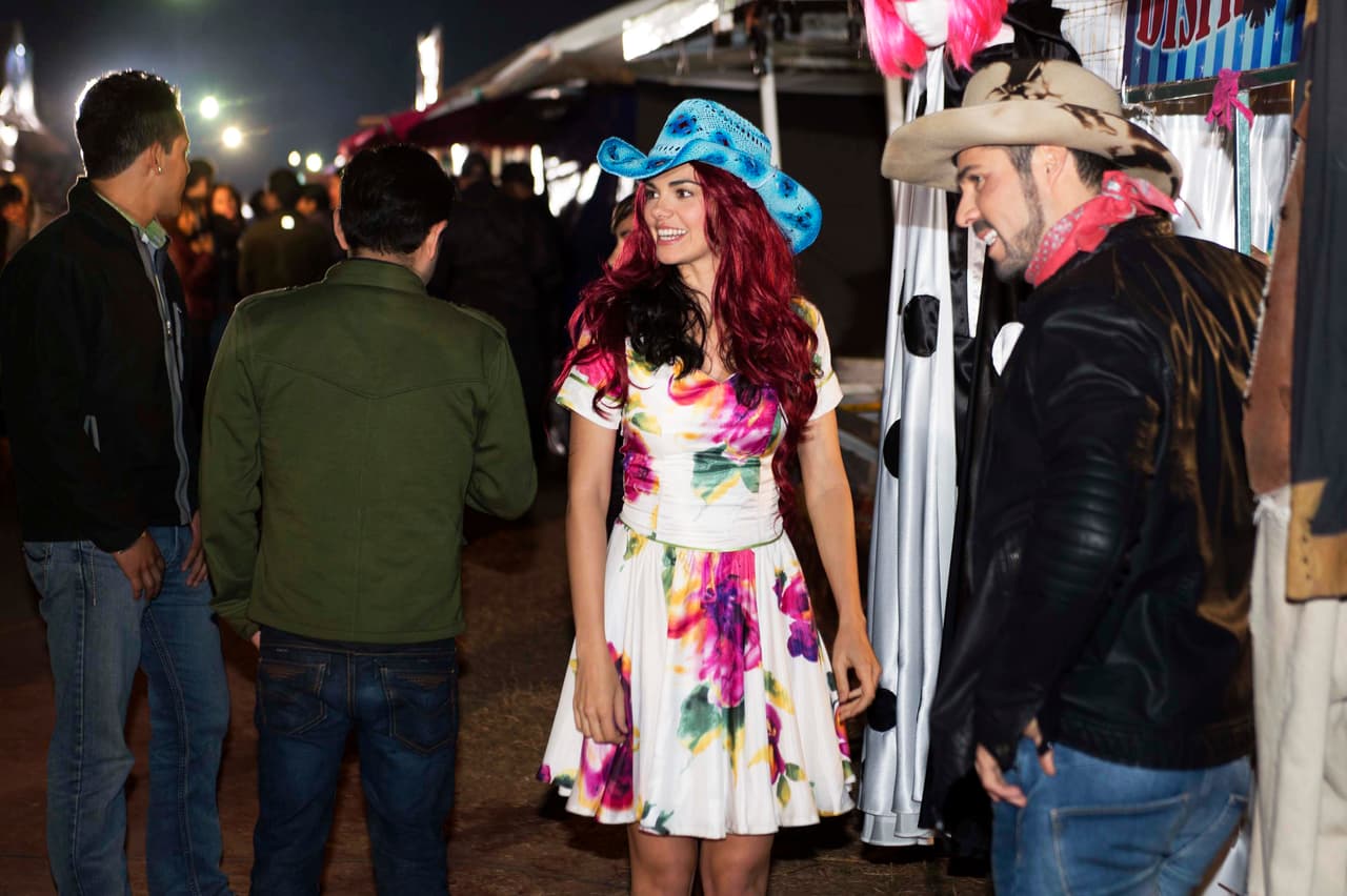 Fiorella y Pedro se divirtieron como niños en la feria de 'Dos Ríos'.