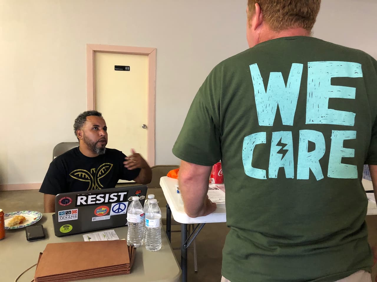 La organización RAICES ofrecía asesoría legal y ayuda para costear las fianzas de los detenidos.