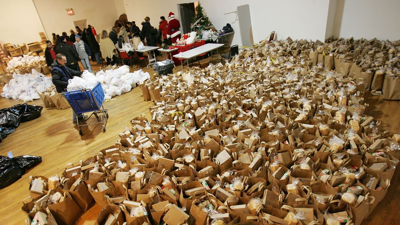 Dinero, comida y regalos navideños: dónde conseguir ayuda gratis si vives en el Área de la Bahía