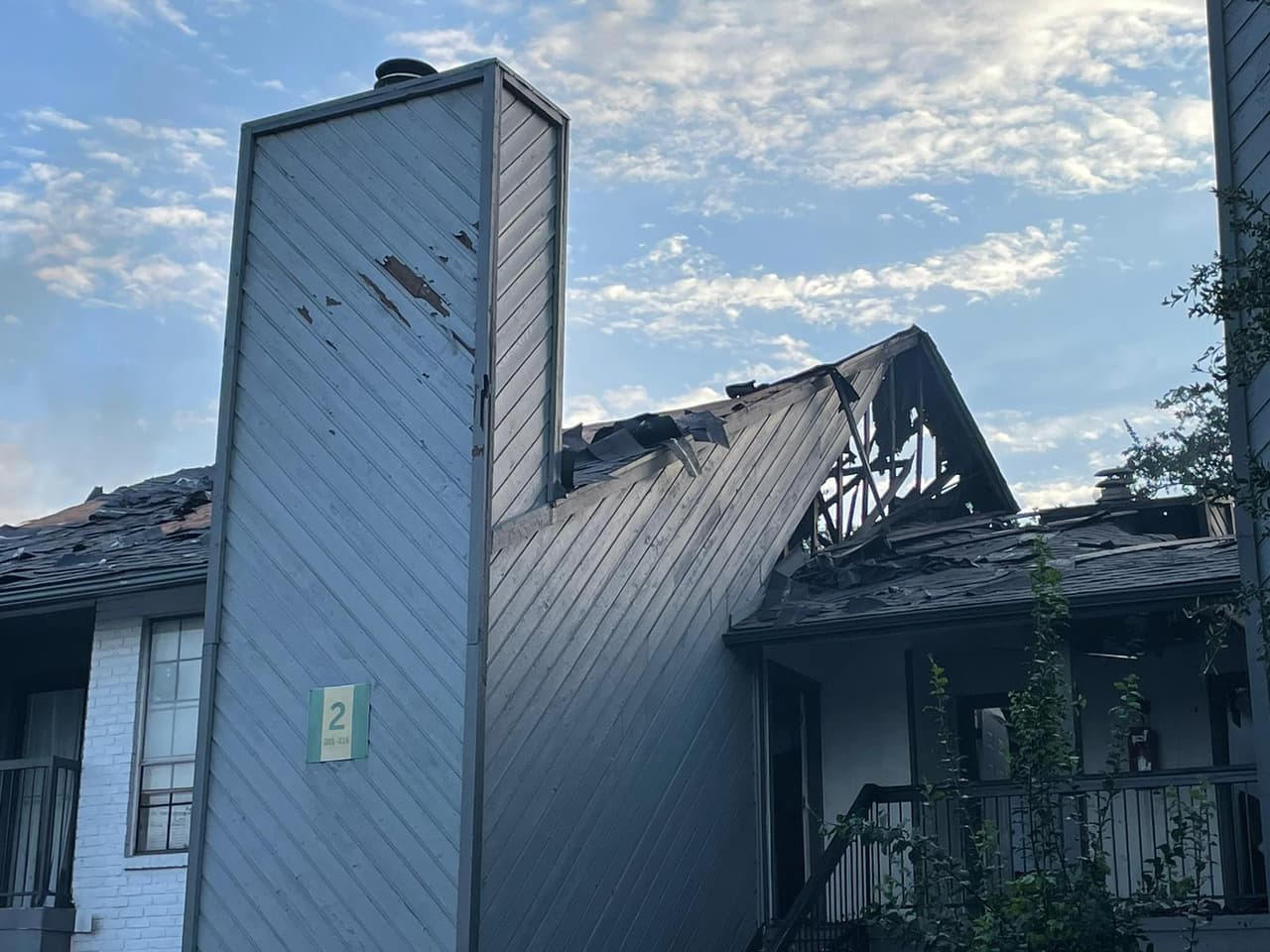 Los residentes del edificio fueron auxiliados por la Cruz Roja, que les proporcionó un lugar para pasar el resto de la jornada.
<br>
