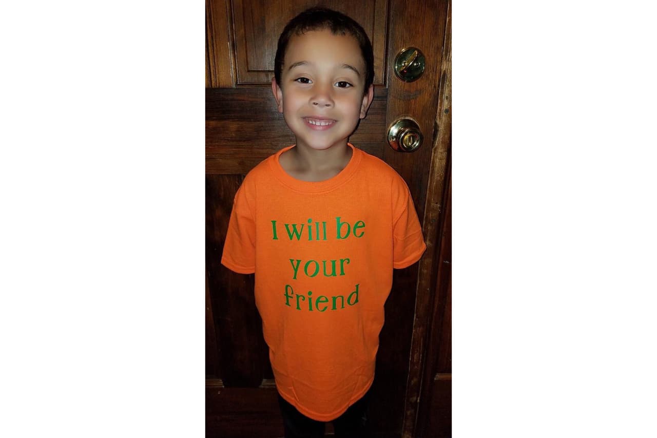 "Seré tu amigo": el mensaje de un niño de 6 años para todos sus compañeros de escuela que son víctimas de bullying