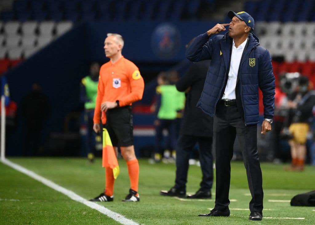 Nantes se lleva la victoria del Parc Des Princes 2-1 ante el Paris Saint-Germain. Los goles de los visitantes corrieron a cargo de Randal Kolo y Moses Simon, mientras que por parte de los parisinos, Julian Draxler hizo el único tanto durante la Jornada 29 de la Ligue 1.