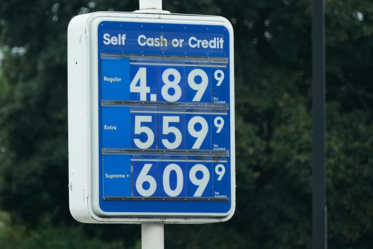 El encarecimiento de los combustibles en EEUU impulsa incremento en los precios de alimentos y transporte
