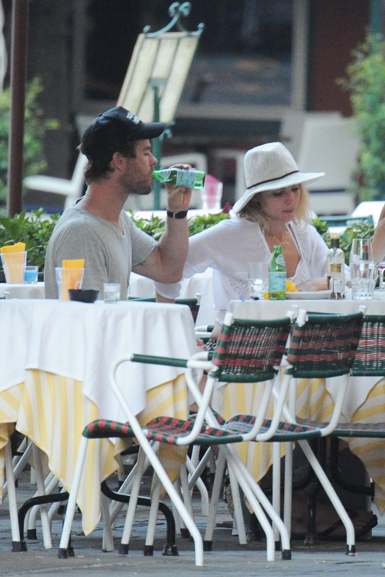 Y fueron los últimos en abandonar la mesa.