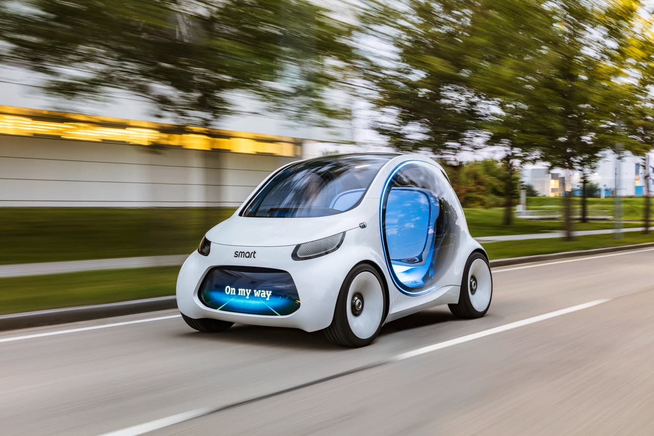 Smart concibe a su auto concepto Vision EQ Fortwo como una
<b>solución de movilidad urbana</b> que se adapta perfectamente a su servicio de autos compartidos
<b>car2go</b>, que según Smart recibe una solicitud de vehículo cada 1.4 segundos en alguna parte del mundo y cuenta con una base de cliente de 2.6 millones de personas.