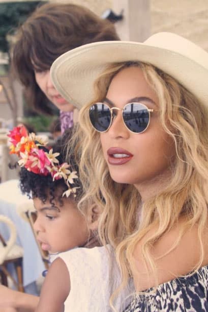 Blue Ivy esta combinación fue hecha por ambos padres. Ivy responde al número cuatro en romano IV y favorito de la cantante y Blue es el color favorito de Jay-Z