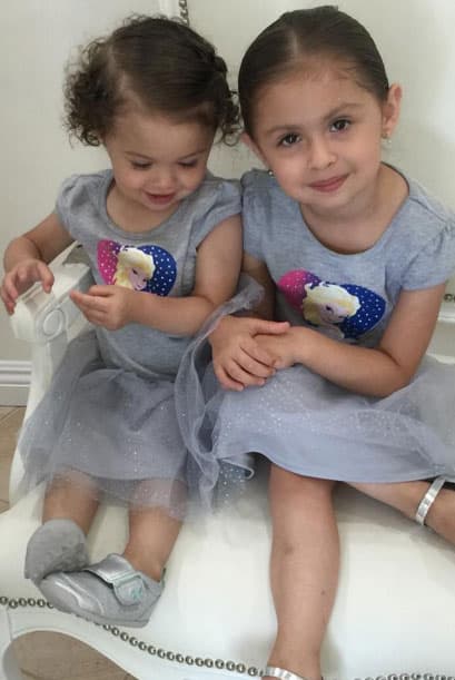 Si son fieles fanáticas de Larry Hernández, entonces sabrán cómo decidió llamar a sus dos princesas. ¡Correcto! Daleyza y Dalary son las bellezas que iluminan cada día la vida del cantante.