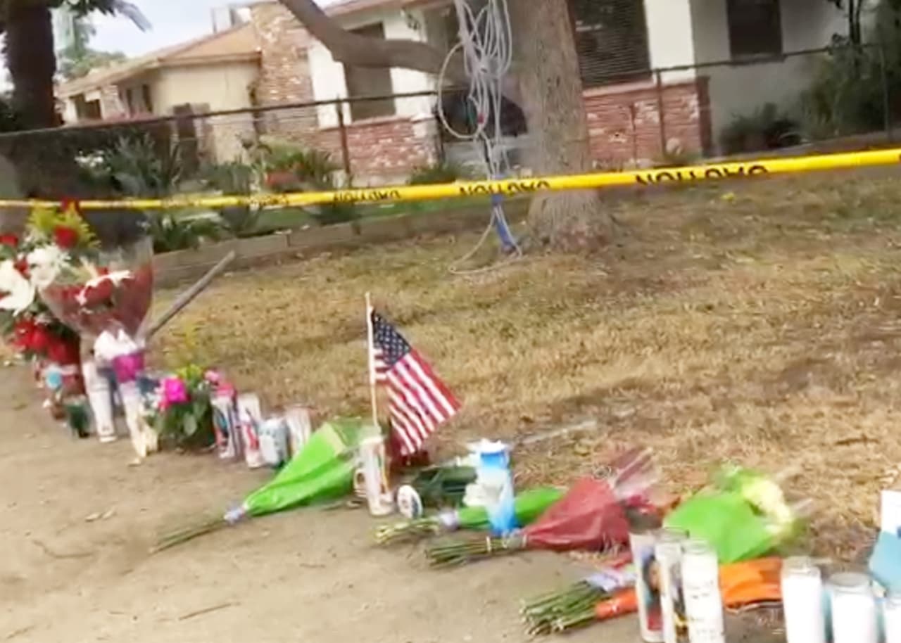 Durante 6 horas se mantuvo atrincheado el sospechoso, quien posteriormente fue identificado como
<b> José Manuel Ramírez, de 41 años</b>. Fue abatido por la policía cuando este trepó por el techo de la vivienda con un rifle AK-47 en mano.