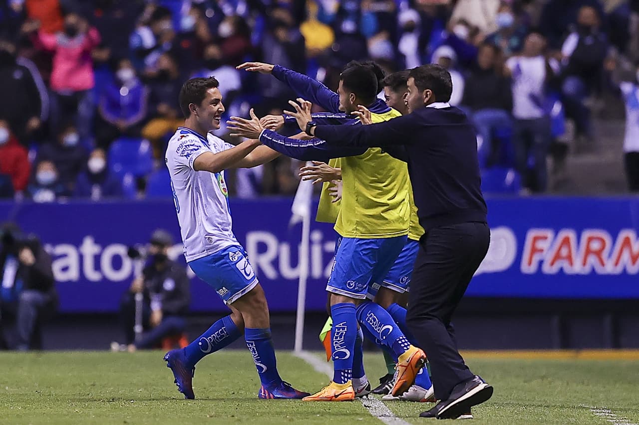 Pese a ir perdiendo, Puebla no bajó la guardia y al 70’ encontró el empate en la frente de Alberto Herrera, quien remató un rebote nacido de un disparo de media vuelta de Martínez.