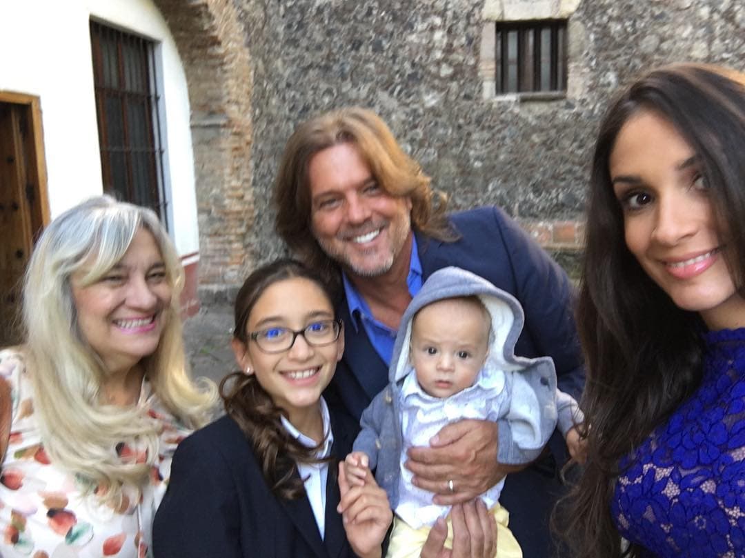 <b><a href="http://www.univision.com/temas/rene-strickler">René</a></b> ya había sido papá en dos ocasiones anteriores, sorprendiendo a sus seguidores al anunciar que esperaba un bebé más, y al parecer Ian heredó la galanura de su padre, pues no duda en compartir cada risa del pequeño en su cuenta de Instagram.