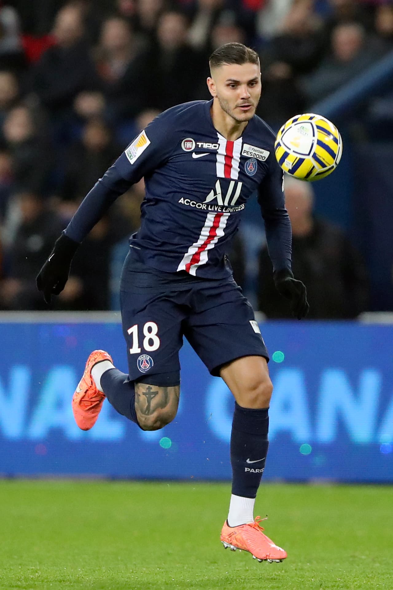 Con goles de Naymar, triplete de Icardi, Mbappé y un autogol de Jessy Moulin, el PSG golea en casa 6-1 al Saint-Ettiene.