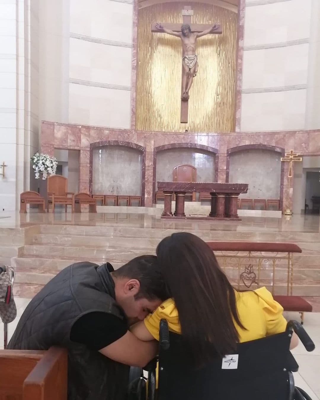 Emir Pabón y su esposa Stefanía de Aranda, sufrieron un fuerte accidente de tránsito el 14 de junio, cuando se transportaban en un Uber en Estados Unidos, y tuvieron que ser atendidos en una clínica.