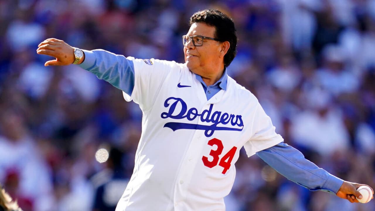 13. En 2023, Los Ángeles Dodgers retiraron el número 34 de Valenzuela, pese a no estar en el Salón de la Fama.