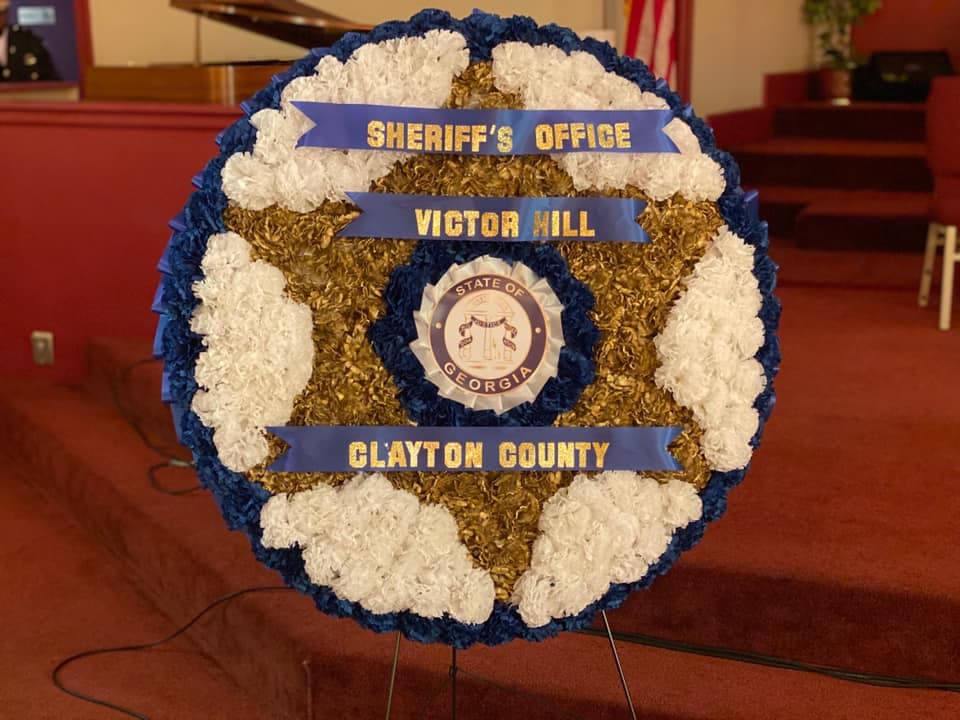 Juvell Harris, de 8 años, falleció el pasado sábado 22 de febrero tras perder una dura batalla contra el cáncer cerebral que padecía. Agentes del Departamento de Policía de Clayton y de la Oficina del Alguacil le dieron el último adiós al “pequeño policía”.