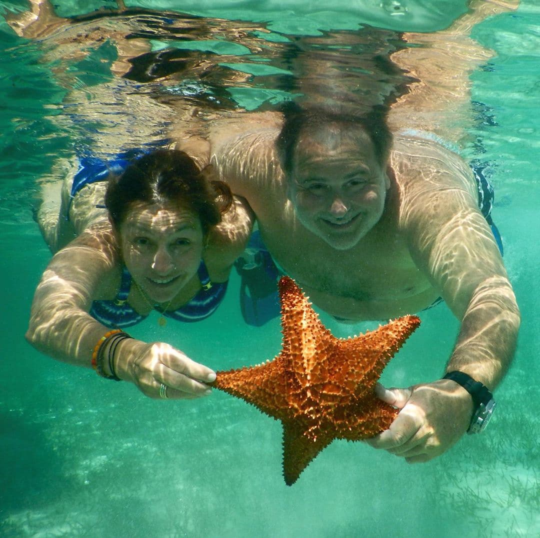 Este jueves 22 de octubre, Raúl de Molina y su esposa Mily están de aniversario de bodas y para celebrarlo, El Gordo compartió en redes sociales un bello mensaje para el amor de su vida junto a un par de fotos de sus inolvidables viajes.