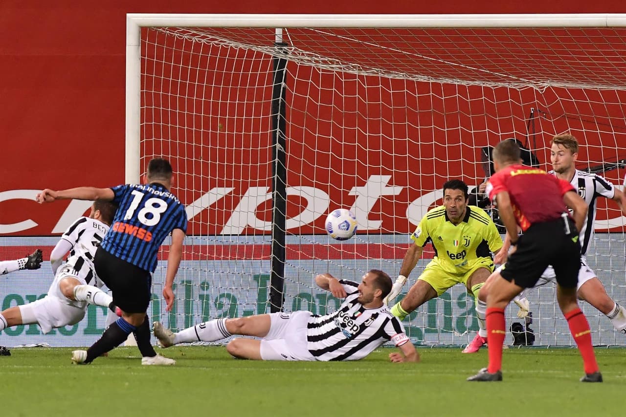 Juventus es campeón de la Coppa Italia. Derrotó al Atalanta como visitante con un marcador de 2-1. Dejan Kulusevski abrió el marcador para la Vecchia Signora al minuto 31, pero Ruslan Malinovski empataba el encuentro en el curso de la segunda mitad, pero quien se encargó de darle la victoria a la visita, fue Federico Chiesa al 73.