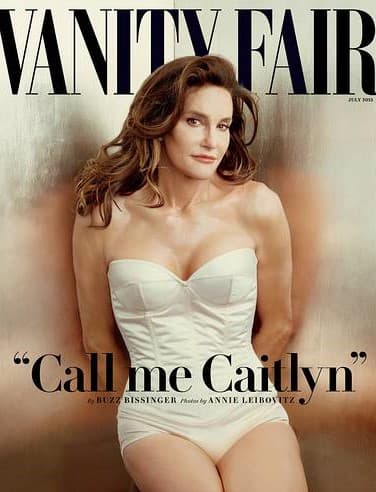 Fue en 2015 cuando Bruce confirmó los rumores que por años la persiguieron. Engalanando la portada de la revista Vanity Fair, mostró su nueva identidad bajo el nombre de Caitlyn Jenner.